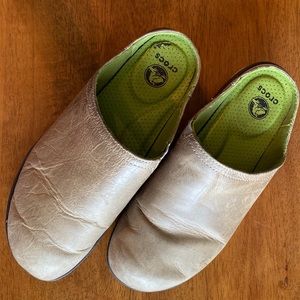Crocs clogs